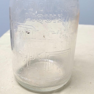 Vintage Queen City Dairy Inc 1 Quart milk bottle