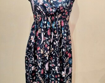 Schwarzes Maxikleid aus Baumwolle mit Blumenblock-Print: Langarm Boho-Stil