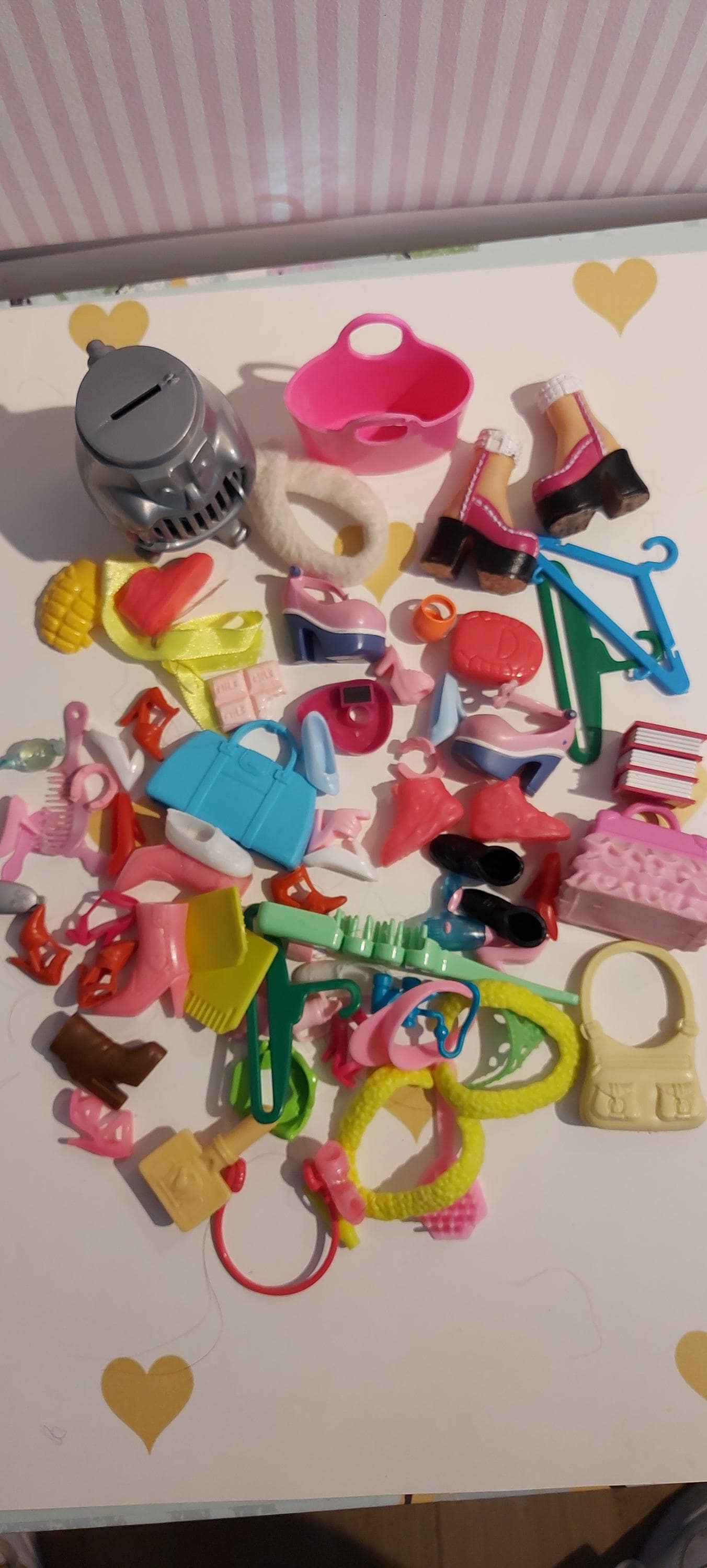 Lot POUPÉE TRESSY BELLA avec VALISE, VÊTEMENTS et ACCESSOIRES