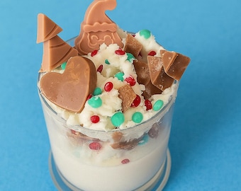 Vela de soja navideña con aroma a postre: Papá Noel, chispas de colores y cera derretida de caramelo