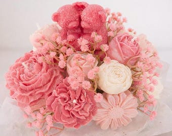 Vela con ramo de flores de soja y ositos de peluche / Recuerdo floral romántico