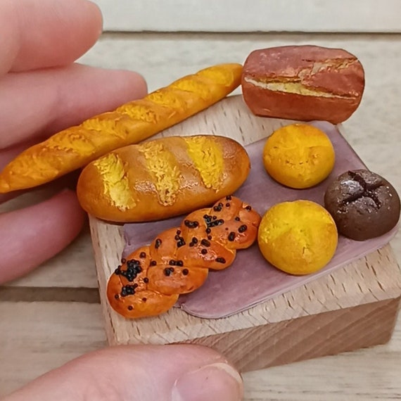 Tabla De Cocina En Miniatura Para Casa De Muñecas – Accesorio 1/12 De Madera Y Resina, Realista Y Resistente, Ideal Para Coleccionistas Y Entusiastas