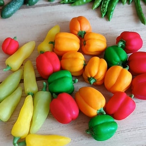 Miniature pepper/ Miniature food/ realistic pepper/ Food for dollhouse/ Dollhouse food/ red pepper/ yellow pepper/ green pepper/ scale 1/6