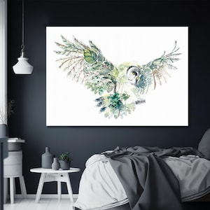 K&ouml;nnte beinhalten: Ein Aquarellbild eines Eulen mit gr&uuml;nen und wei&szlig;en Federn. Die Eule fliegt mit ausgebreiteten Fl&uuml;geln. Der Hintergrund ist wei&szlig;.