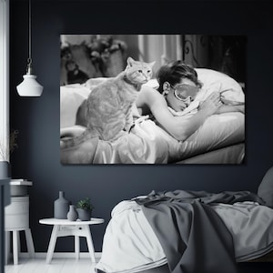Tiffanys schlafend mit Katze Audrey Hepburn Frühstück im Kunst Leinwanddruck | 1950s Kulturelle Symbole Wandkunst, Poster, Drucke, Bilder