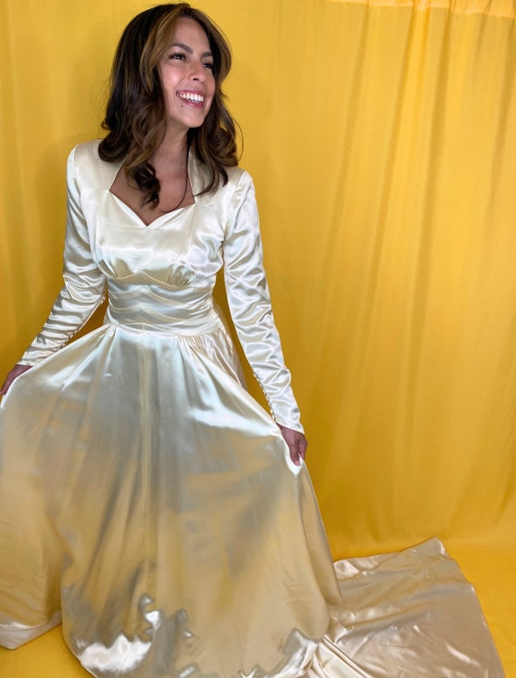 slipper satin dress Which Kelly Lin gown speaks to you? Jenna sleek slipper satin for the fashion-forward bride Amelia full lace for the romantic bride Nora classic and timeless for the modern bride Which one