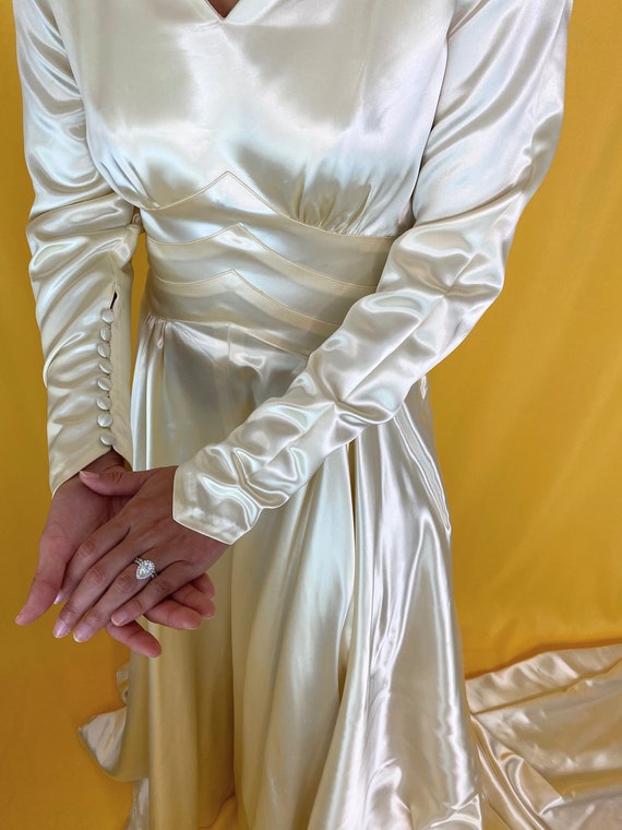 Vintage 1940's Slipper Satin Wedding Gown - image 6