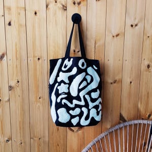 Sherpa Patchwork Denim Tote Bag - Texturerad Teddy Fleece & Återvunnen Svart Jeansväska - Handgjord Hantverksmässig Axelväska - ReCrafted by Hope