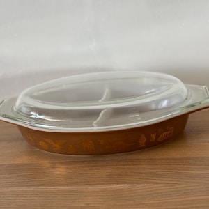 Pyrex Early American 1.5 Quart Divided Casserole Dish With Lid