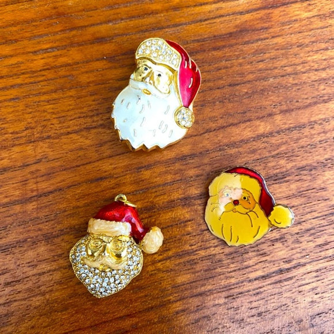 ヴィンテージサンタのクリスマスピンとチャーム - Etsy 日本