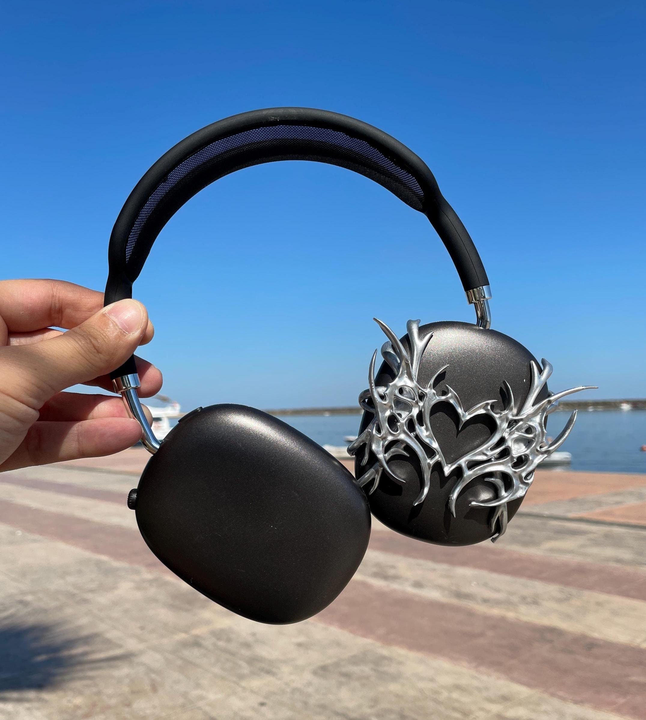 AirPods Max カバー — Y2K ハート＆ラブ クローム | 彫刻的な