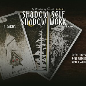 Könnte beinhalten: Tarotkarten mit detaillierten Schwarz-Weiß-Illustrationen. Die Karten zeigen Bilder einer Fledermaus, eines Baumes und eines Vogelskeletts. Texte auf den Karten sind "Shadow Self Shadow Work" und "The Hanged Man". Das Bild zeigt auch "Open 7 days a week".
