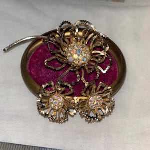 Vtg Sarah Coventry Brooch and clip on earrings