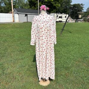 Vtg 70s flannel cotton Strawberry print gown by Lanz of Salzburg
