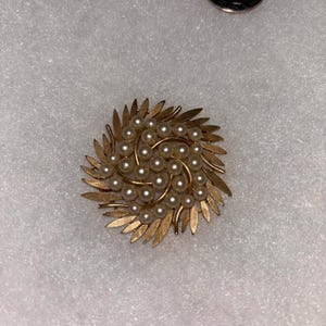 Vintage Trifari brooch
