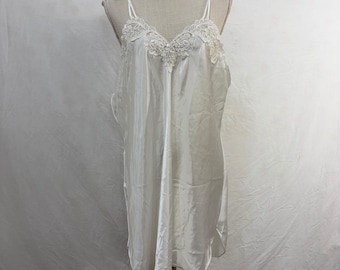 Vestido de satén blanco con encaje y cuentas, talla 18/20, estilo vintage de los años 90.