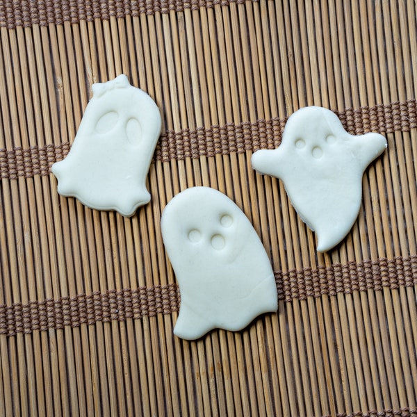 Happy Ghost Halloween Cookie Cutter Bundle: Multi-Size Delight!