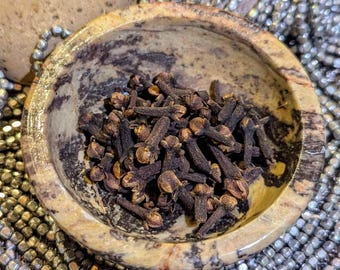 Hele kruidnagel biologisch kruid: bescherming en liefdesmagie