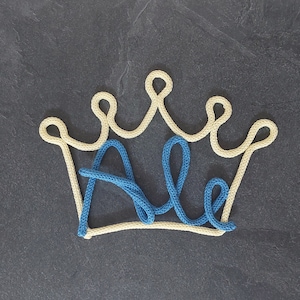 Fiocco Nascita Personalizzato in Tricotin con Nome e Corona – Decorazione Cameretta Bambino/Bambina – Idea Regalo Nascita