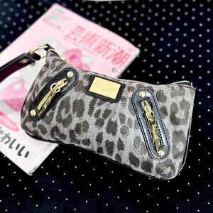Cartera de mano de piel de serpiente sintética con estampado de leopardo gris y negro de Betsy Johnson. Gyaru, pieza grunge de los años 2000 con adornos de cremallera en forma de rayo