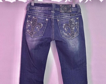 miss me? ⋆2000’s medium wash low-rise spade embellished bootcut jeans. flattering vintage fairy grunge styled piece. ⋆ read description