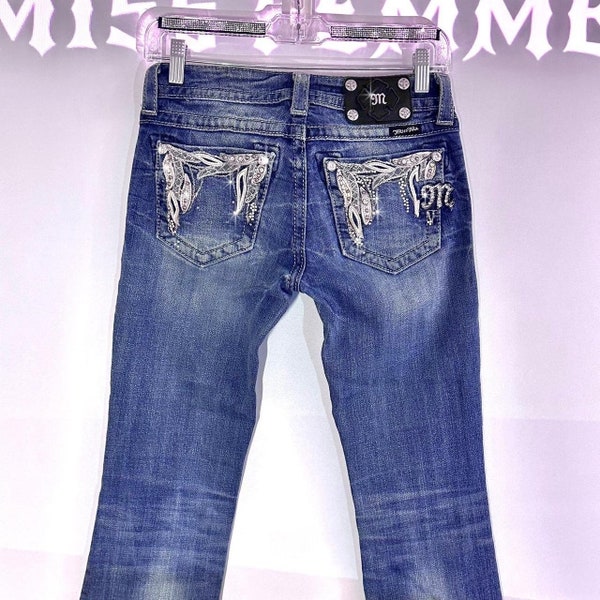 vermisst mich? 2000er Jahre verzierte abstrakte Bootcut-Jeans mit mittlerer Waschung. Heißes, makelloses Stück im Grunge-Stil.