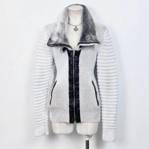 Handmade fur hood. From Nelson Canada. Coyote Fur coat | Used - Good | CA$600.00 | Nelson, British  main image 2