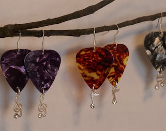 Orecchini pendenti per amanti della musica con plettri per basso o chitarra e note argentate - Viola/Verde/Blu/Arancione/Grigio - Regalo perfetto per musicisti!