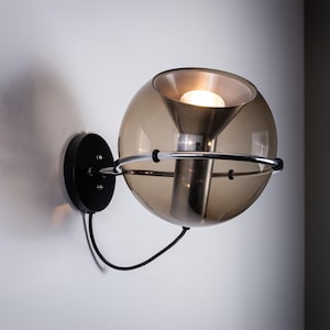 Frank Ligtelijn ‘‘Globe’’ wall lamp for Raak Amsterdam 1962