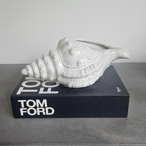 White Ceramic Shell Planter | Coastal Decor | Nautical Shell Ornament Beach House Decor Sea Shell Plant Pot | Ocean Inspired Decor Hyggeat15