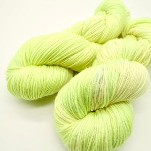Lã tingida à mão 400 m/100g, (100% Merino), sem mulesing 19,5 mic, - Soft Lime