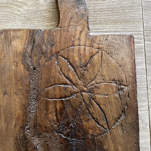 Vintage geschnitztes Brotbrett