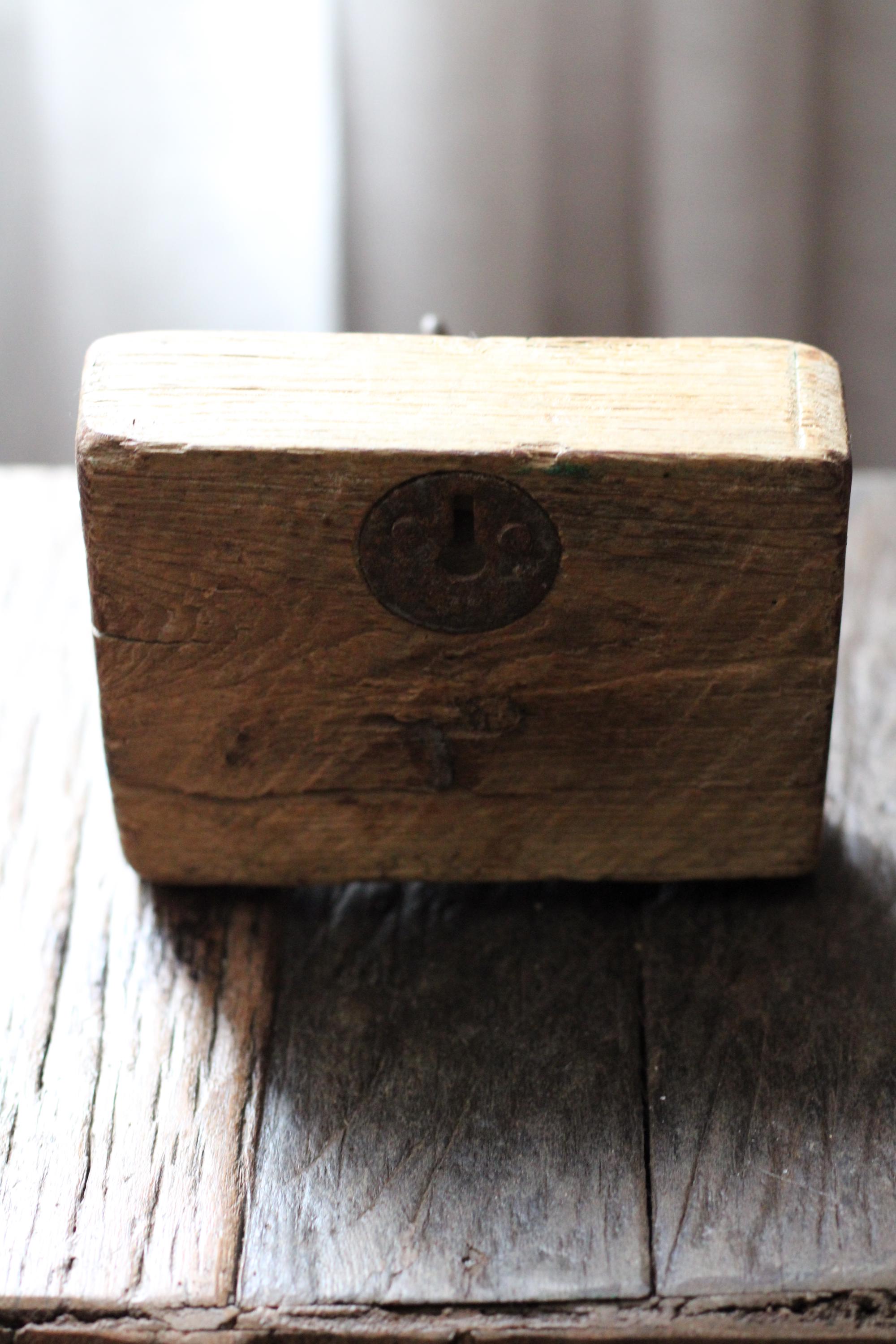 ヴィンテージ風木製壁掛けフック｜素朴な壁飾り - Etsy 日本