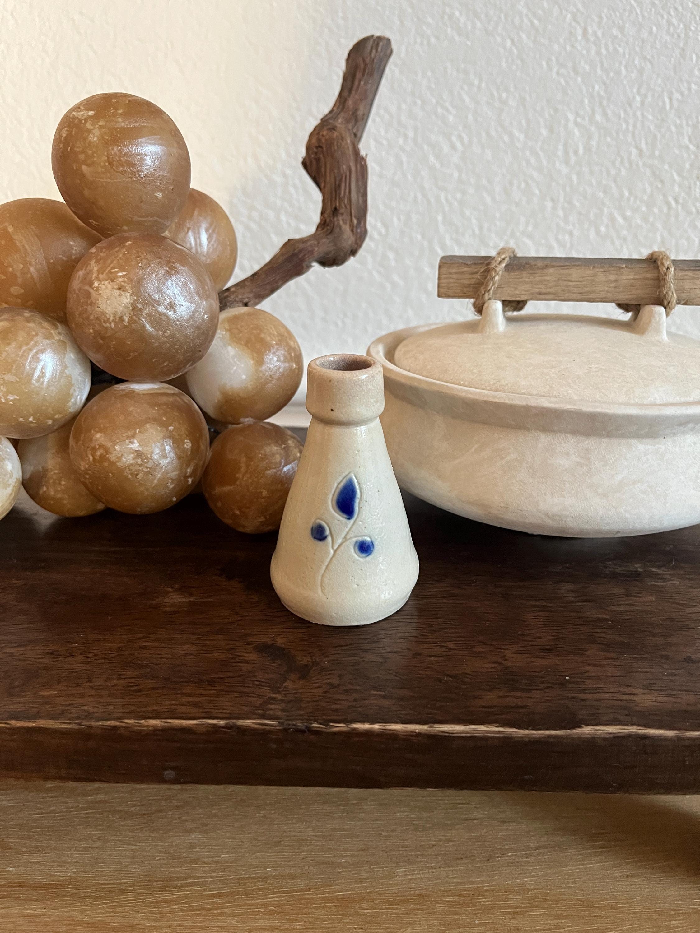 Vintage Blue and White Ceramic Bud Vase Williamsburg Virginia Primitive ...
