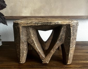 アンティークアフリカンヌペスツール、手彫り木製トライバルベンチ