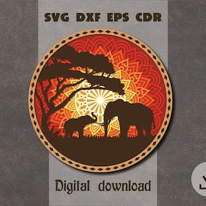Könnte beinhalten: Ein digitaler Download eines Mandala-Designs mit zwei Elefanten, einem Baum und einem Sonnenuntergang. Das Design ist in Orange-, Rot- und Gelbtönen gehalten, mit einem braunen Mandala-Hintergrund. Der Text "SVG DXF EPS CDR" befindet sich oben im Bild, und der Text "Digitaler Download" befindet sich unten.