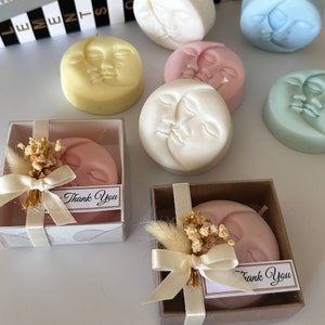 Candele profumate personalizzate con design Sole e Luna - Bomboniere personalizzate con mini bouquet di fiori secchi - Baby shower, regali di compleanno