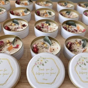 Candela di latta personalizzata con fiori secchi incorporati in grandi quantità - Bomboniere profumate in cera di soia per matrimoni, addii al nubilato, baby shower, compleanni