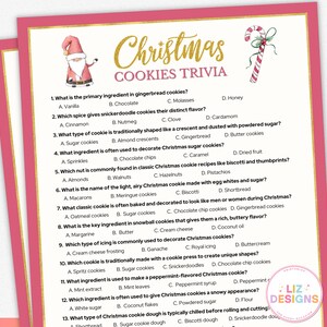 Op de afbeelding: Een roze printbaar kerstkoekjes-trivia-spel met 13 vragen en meerkeuzeantwoorden. De vragen gaan over de ingrediënten, vormen en decoraties van populaire kerstkoekjes.