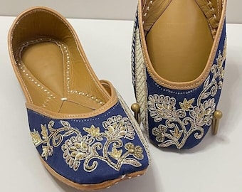 Midnight Gold Embroidered Jutti