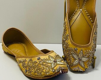 Tan Star Embroidered Jutti
