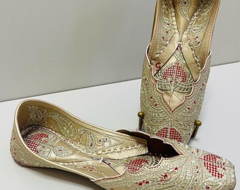 Zari Jutti with Champagne & Red thread work
