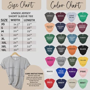 Puede incluir: Una tabla de tallas y colores para una camiseta unisex de manga corta de punto de jersey. La tabla de tallas enumera las tallas XS a 4XL con medidas de ancho y largo en pulgadas. La tabla de colores muestra varios colores de camisa.