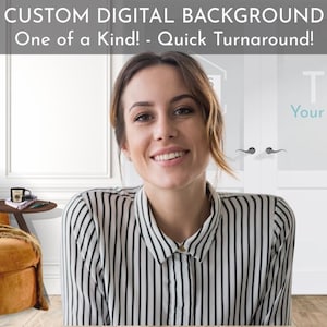 Peut inclure: Une femme en chemise rayée sourit à la caméra. L'image est un arrière-plan numérique personnalisé avec le texte "CUSTOM DIGITAL BACKGROUND One of a Kind! - Quick Turnaround!" et "Your Title". Une image encadrée d'une tulipe est à droite.