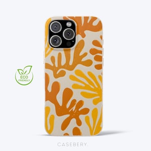 Puede incluir: Funda de teléfono con fondo crema y un patrón abstracto en tonos naranja y amarillo. La funda tiene un acabado brillante y presenta el texto "CASEBERY". Se ve un logotipo "ECO FRIENDLY".