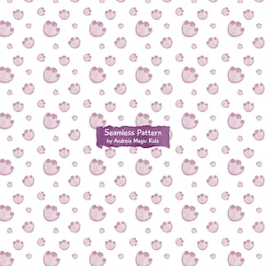 Pode incluir: Um padrão contínuo com pegadas de animais em violeta claro sobre um fundo branco. Uma etiqueta retangular violeta escura no centro exibe o texto branco Seamless Pattern by Andreia Magic Kids.