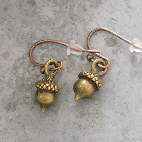 Boucles d’oreilles avec breloque de noisette, Vintage, Minimaliste, Cadeau pour elle, Bijou amusant, Abordable, Bronze antique ou cuivré