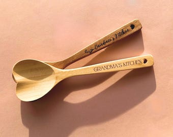 Cuchara de madera personalizada para la abuela con mensaje grabado. Utensilio de cocina con diseño personalizado. Regalo de boda, detalle para inauguración de casa, regalo de cocina con monograma.