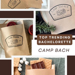 Pode incluir: Uma cole&ccedil;&atilde;o de sacos de papel castanho claro com um log&oacute;tipo impresso a preto com uma tenda, pinheiros e o texto Camp Serina ou Camp Natalie Bachelorette Weekend. Os sacos s&atilde;o apresentados com bolachas, chocolate e marshmallows.