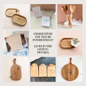 Puede incluir: Una colecci&oacute;n de art&iacute;culos de madera, que incluyen bandejas, tablas de cortar y cucharas en forma de coraz&oacute;n. Algunos art&iacute;culos est&aacute;n grabados con nombres e iniciales. La imagen tambi&eacute;n incluye art&iacute;culos de papel y galletas en bolsas de papel. El texto dice "OTROS ART&Iacute;CULOS QUE PUEDEN INTERESARTE" y "ENLACES EN LOS DETALLES DEL LISTADO."